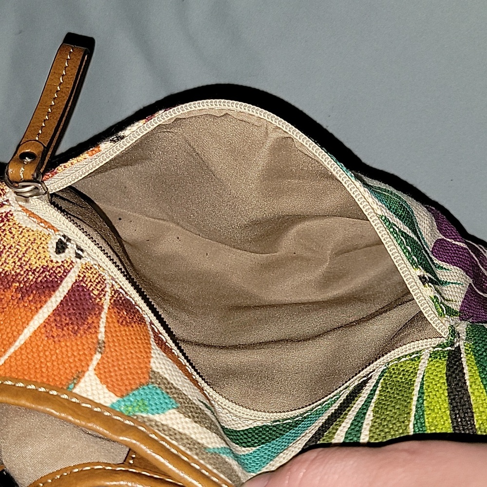 Relic Shoulder Bag - Picture 7 of 12